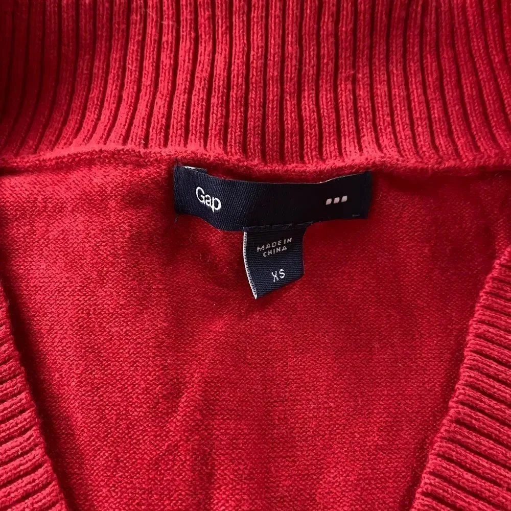 Gap Red V-Neck Knit Sweater – XS